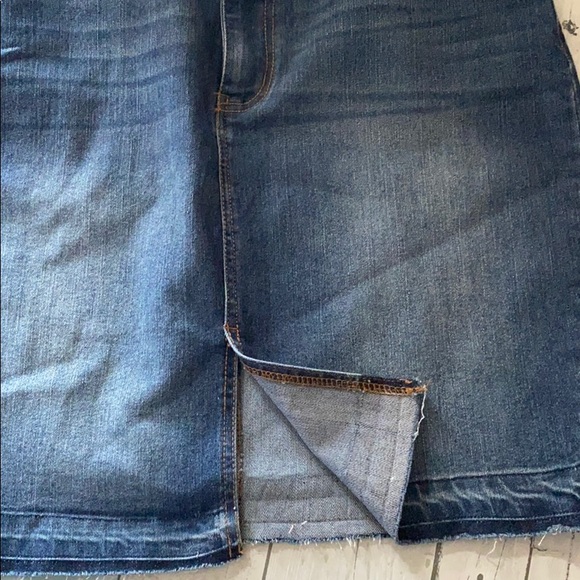 Blue jean pencil skirt nice rich blue. Zip front. In good used condition - Picture 6 of 7